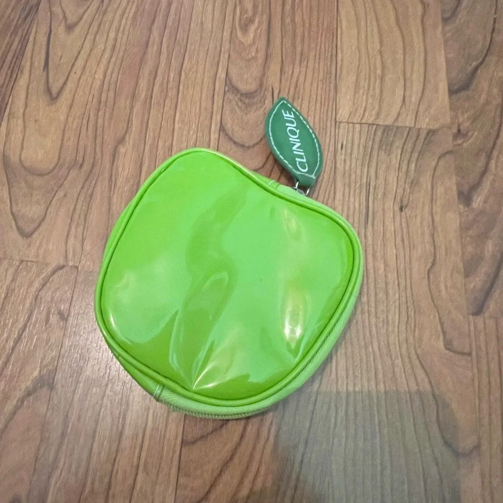 Clinique Green Apple Makeup bag set - Picture 9 of 10